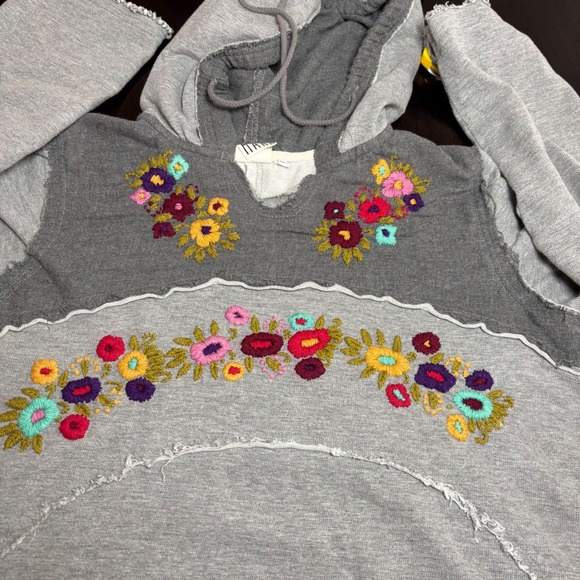 Sister Mary Grey Floral Embroidered Raw Hem Hoodie Sweatshirt Sz Medium Boho - Picture 3 of 8